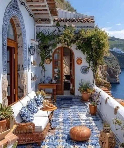 Mediterranean Beauty, Italy House, Dream Life House, Greek House, Spanish Style Homes, Dream House Rooms, Mediterranean Home, Spanish House, Cute House