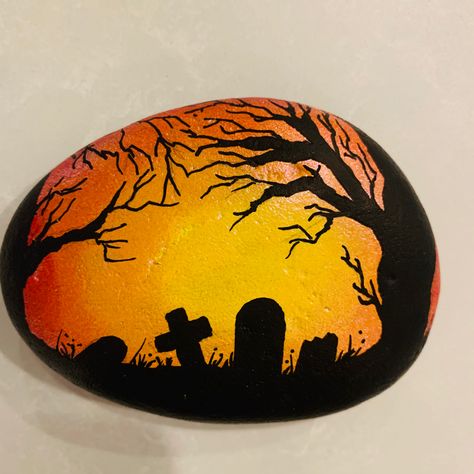 Cemetery Pumpkin Painting, Graveyard Pumpkin Painting, Rock Art Halloween, Rockpainting Halloween, Halloween Rocks Painted Ideas, Cemetery Silhouette, Halloween Stone Painting, Halloween Pebbles, Rock Painting Halloween