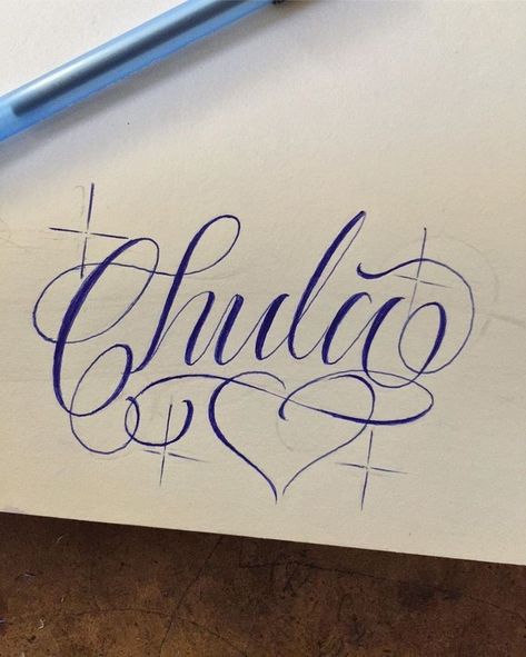 Chula Tattoo, Lettrage Chicano, Wrist Tattoo Ideas, Tattoo Lettering Design, Chicano Lettering, Cholo Art, Chicano Art Tattoos, Chicano Drawings, Tattoo Lettering Fonts