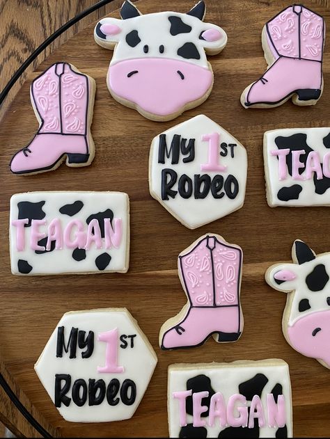 First Rodeo Cookies Girl, 1st Rodeo Birthday Cookies, My First Rodeo Birthday Girl Food, 1st Birthday Cowgirl Theme, Rodeo Cookies Decorated, Cow Print 1st Birthday, First Rodeo Cookies, My 1st Rodeo Birthday Party, Rodeo Themed 1st Birthday