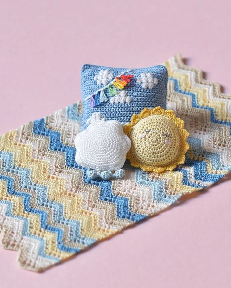 I've decided to call these minis the "Sky Collection" ☁️🌦️🌤️🌧️. The rainbow tassels 🌈 were a last minute addition to the pillow, and I love it! 🌞 #miniaturecrochet #dollhouseminiatures #minigio #miniaturecrochet #microcrocheting #miniatures Miniature Dollhouse Crochet Patterns Free, Crochet Dollhouse Accessories, Crochet Doll House, Dollhouse Crochet, Mini Sofa, Miniature Crochet, Miniature Dollhouse Furniture, Sky Collection, Crochet Pillows