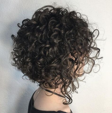 Inverted Short Сurly Bob Blonde Balayage Bob, Bob Haircut Curly, Wavy Bob Hairstyles, Curly Haircuts, Short Curly Haircuts, Short Curly Bob, Naturally Curly Bob, Haircuts For Curly Hair, Short Wavy Hair