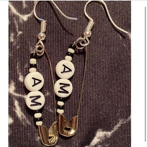 Arctic Monkeys Jewelry, Monkey Jewelry, Ghost Cookies, Monkey 3, Artic Monkeys, Pretty Pendant, Earring Ideas, Alex Turner, Diy Stuff