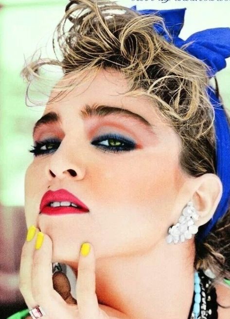 Madonna 80s Makeup, Early Madonna, 1980 Makeup, 80s Eye Makeup, 80s Hair And Makeup, Make Up Yeux, 80s Makeup Looks, 80’s Makeup, 1980s Makeup