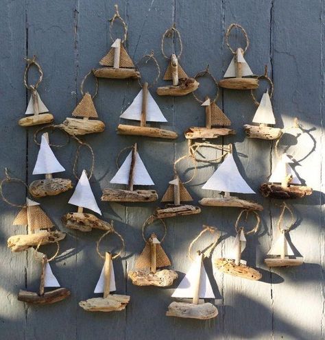 Deco Marine, Driftwood Diy, Driftwood Projects, Rustic Ornaments, Driftwood Crafts, Beach Crafts, Driftwood Art, Wood Gifts, Shell Crafts