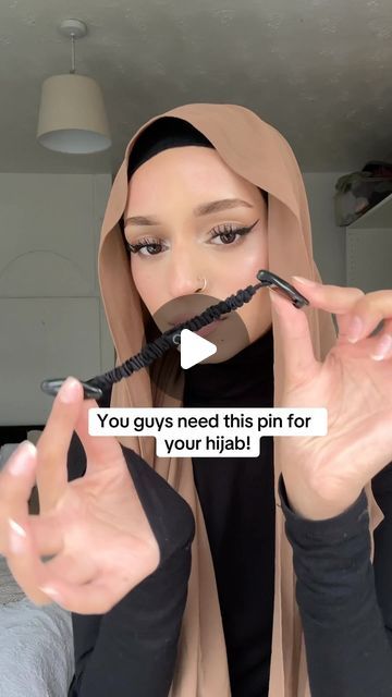 Maryam Malik on Instagram: "I saw someone use this AND I RAN TO purchase!!! How cool and innovative!its from @hakeemahcmb ) #hijabigirls #HijabFashion #hijabhacks #hijabinspiration #hijab #hijabilookbook" Maryam Malik, Bachelorette Party Photo, Hijab Ideas, Light Makeup Looks, Hijab Styles, Light Makeup, June 1, Hijab Tutorial, Party Photos