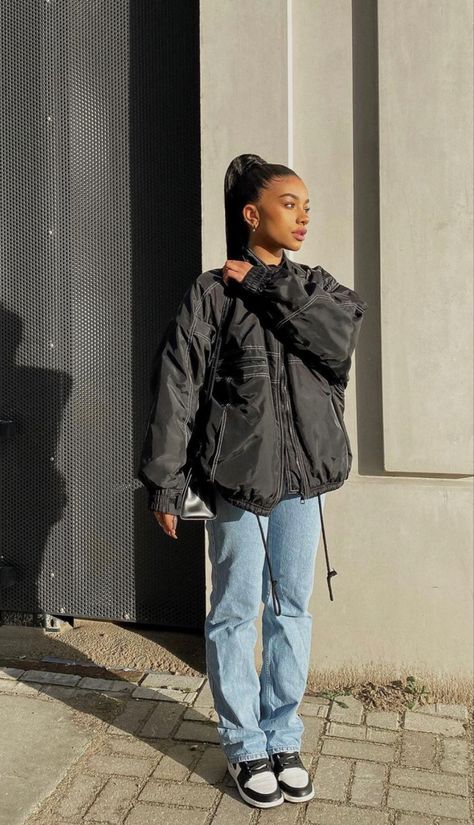 Windbreaker Outfit Casual, Casual Oversized Outfits, Nike Windbreaker Outfit, Baddie Outfits Winter, Black Jeans Outfit Fall, Lisa Onuoha, Cute Hoodie Outfit, Black Hoodie Outfit, Black Jacket Outfit