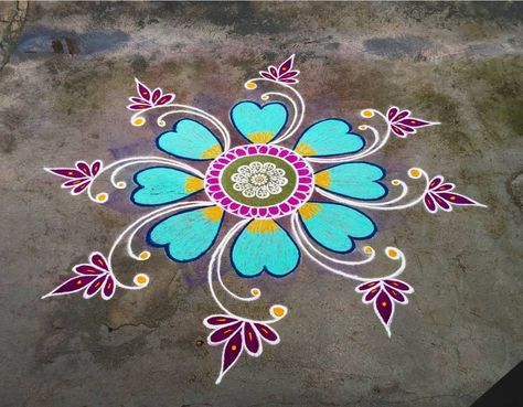 Flower Kolam, Very Easy Rangoli Designs, Rangoli Designs Photos, Rangoli Designs Simple Diwali, Rangoli Side Designs, Simple Flower Design, Rangoli Designs Latest, Simple Rangoli Designs Images, Simple Rangoli Border Designs