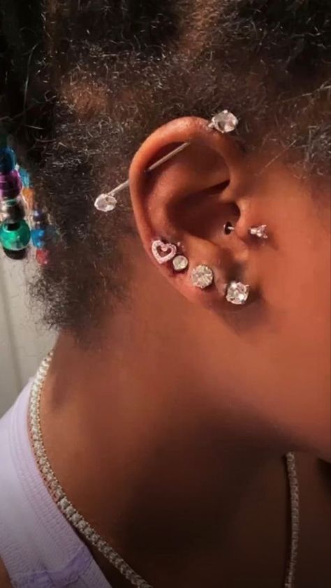 Pretty Ear Piercings, Pretty Lashes, Cute Ear Piercings, Cute Piercings, Piercings Unique, Body Jewelry Piercing, Jewelry Lookbook, Piercing Tattoo, Body Mods