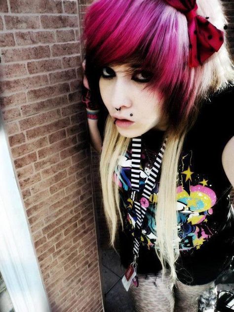 2000s Scene Fashion, Early 2000s Scene, Scene Girl Fashion, Emo Scene Aesthetic, Emo Scene Girls, 2000s Scene, Scene Aesthetic, Emo Scene Hair, Emily The Strange