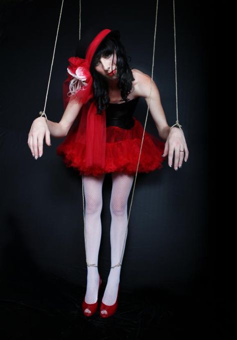 Human Marionette, Adult Costume Ideas, Marionette Costume, Halloween Costume Ideas For Adults, Human Puppet, Easy Halloween Costume Ideas, Puppet Costume, Girl Group Costumes, Easy Halloween Costume