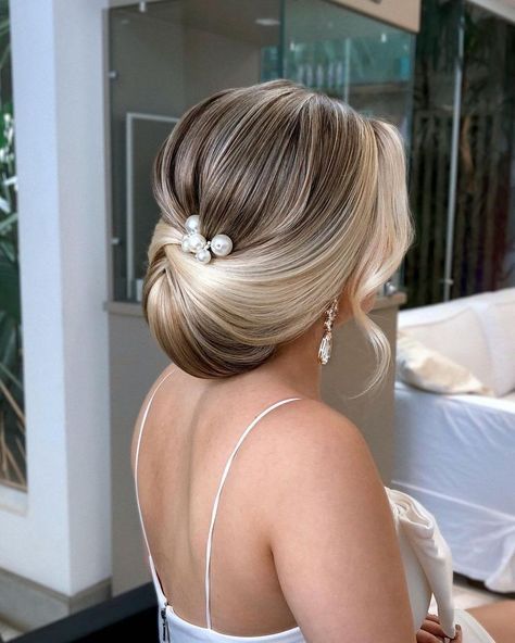 Hair Bun Design, Bridal Hairdos, Vintage Wedding Hairstyles, Bridal Hair Down, Wedding Bun, Elegant Updos, Bridal Hair Buns, Vintage Wedding Hair, Bridal Hair Updo