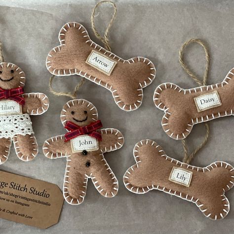 Vintagestitchstudio - Etsy UK Diy Gingerbread Ornaments, Gingerbread Man Garland, Felt Gingerbread Man, Gingerbread Heart, Bone Decorations, Navidad Natural, Rustic Christmas Stocking, Dog Christmas Gift, Felt Gingerbread