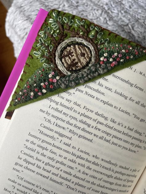 Hobbit bookmark Hobbit Embroidery Patterns, Lotr Sewing Projects, The Hobbit Bookmark, The Hobbit Embroidery, Felt Embroidery Bookmark, Hobbit Embroidery, Lotr Bookmark, Hobbit Bookmark, Lotr Embroidery