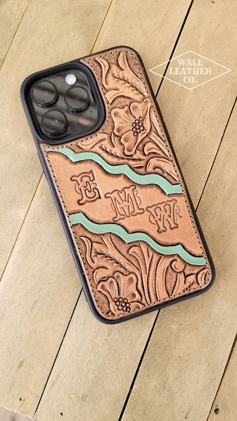 Floral Scrollwork Phone Case with Initials Leather Phone Case Pattern, Diy Leather Engraving, Leather Phone Case Western, Tooled Leather Phone Case, Country Phone Cases, Silver Wallet, Tooling Patterns, Apple Cases, Decorative Borders