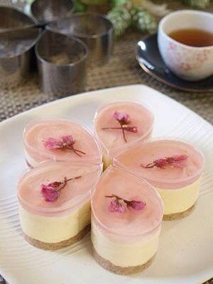 Tear drop shape cheesecake with light rose flavor jelly.. Japanese Dessert, Cupcake Cake, Japanese Sweets, A Cup Of Tea, Food Videos Desserts, Mini Desserts, Sweets Desserts, Naan, Cup Of Tea