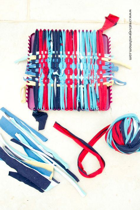 Yarn Pot, Pot Holder Crafts, Loom Potholders, Diy Potholders, Diy Loom, Shirts To Make, Shirt Crafts, Recycle Crafts Diy, Potholder Loom