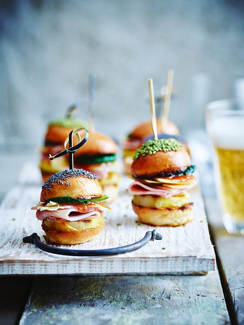 Mini 10g Brioche Sliders - recipe for sweet and spicy mini sliders - perfect for a party! Brioche Sliders, Pineapple Ham, Mini Sliders, Brioche Bun, Thai Sauce, Smoked Gouda, Fresh Pineapple, Ham Cheese, Slider Recipes