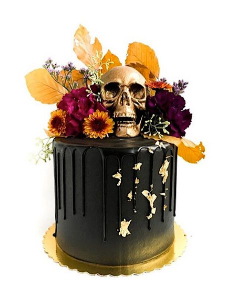 Sunday Sweets Sinks Its Incisors Into Some Skulls — Cake Wrecks Halloween Birthday Cakes For Adults, Mama Cake, Pasteles Halloween, Spooky Cake, Halloween Birthday Cakes, Skull Cake, Cake Wrecks, Black Cake, 30 Birthday Cake