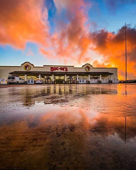 Bucees Texas Aesthetic, Buccees Aesthetic, Bucees Texas, Austin Aesthetic, Freeport Texas, Raymond Cruz, Texas Strong, Texas Weather, Texas Life