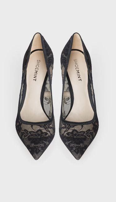 Black Lace Flats, Black Lace Shoes, Luxury Bedrooms, Lace Pumps, Lace Flats, Bedrooms Ideas, Casual Chique, Lace Heels, Fabulous Shoes