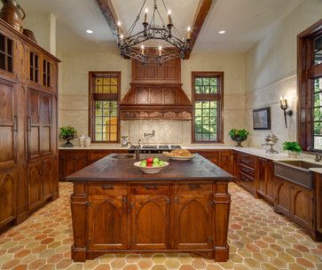 English Tudor Homes Interiors | Houzz - Home Design, Decorating and Remodeling Ideas and Inspiration ... Tudor House Interior, English Tudor Homes Interior, Cottage Interiors Kitchen, Tudor Decor, English Tudor Homes, Tudor Homes, Tudor Kitchen, Beige Backsplash, Old World Kitchens