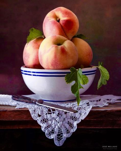 Peach Still Life, Peach Bowl, Life Drawing Reference, Still Life Images, Still Life Fruit, Fruit Photography, Still Life Oil Painting, Still Life Art, High Art