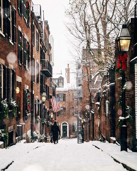 The halls are decked on Acorn Street. #boston #regram : @vic_nkt Acorn Street Boston, Winter In Boston, Boston Massachusetts Travel, Massachusetts Aesthetic, Boston Aesthetic, Boston Winter, Beacon Hill Boston, Massachusetts Travel, Boston Travel