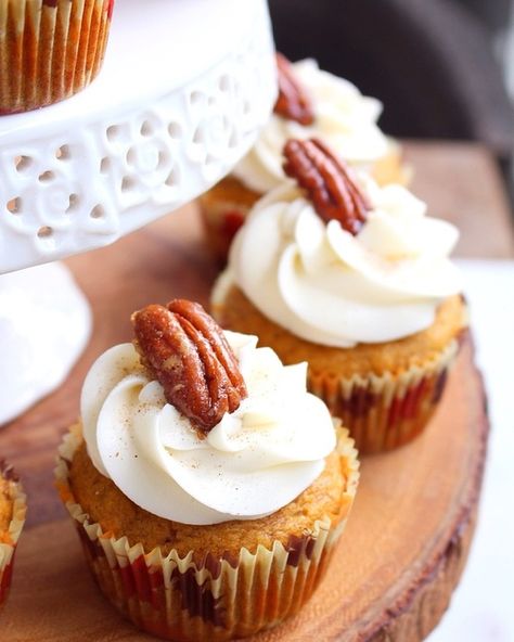 roasted yam spice cupcakes with cream cheese frosting Spiced Cupcakes, Cinnamon Roll Cupcakes, Sweet Potato Cupcakes, Pecan Pumpkin, Cupcakes With Cream Cheese Frosting, Spice Cake Mix, Pumpkin Recipes Dessert, Maple Pecan, Spice Cupcakes