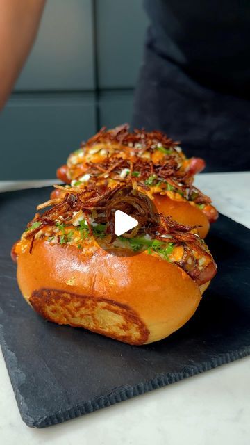 Sam Way on Instagram: "Chili Cheese Dogs 🌭 Recipe in caption below 👇🏼   I had some leftover hotdogs from my Korean corn dog video  so HAD to make a chili and some fresh hotdog buns to build the ultimate chili dog. Topped with cheese, jalapenos, sour cream and crispy onions 🔥  This chili is  PERFECT one for hotdogs, but can also be used really well as a main, served with rice. See notes below for bulking it out with kidney beans for a more substantial meal.  Serves 4-6 as a main, but many more as a hotdog topping  - Olive oil - 1 green bell pepper - 2 vine tomatoes - 1 jalapeno - 500g beef mince - 1 onion, finely diced - 2 tbsp ground cumin - 1.5 tbsp ground coriander - 1.5 tbsp smoked paprika - 1 tbsp chilli powder (adjust depending on how spicy you want it - this recipe is spicy) - 0. Leftover Hotdogs, Chili Cheese Dog Recipe, Chilli Cheese Dogs, Chili Cheese Hot Dog, Sam Way, Korean Corn Dog, Chili Dog Chili Recipe, Chilli Dogs, Korean Corn