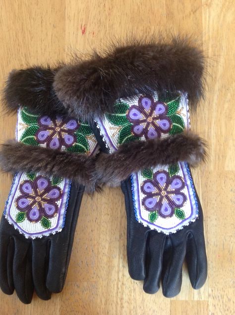 Beautiful beaded gloves Butterfly Landing, Alaskan Art, Beaded Gloves, Native Culture, Moccasin Pattern, Fur Mitten, Beaded Moccasins, Native Beading Patterns, Porcupine Quills