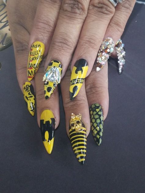 Wu Tang Nail Art, Wu Tang Clan Nails, Hip Hop Nails Design, Wu Tang Nails, Wutang Nails, Tupac Nails, Bob Marley Nails, Hip Hop Nails, Acrylic Halloween Nails