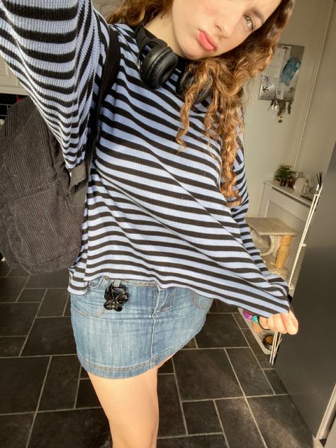 Striped Top Aesthetic, Stripy Top Outfit Aesthetic, Striped Top Outfit Aesthetic, Blokecore Women, Striped Top Outfit, Stripy Tops, Top Outfit, Outfit Aesthetic, Blue Outfit