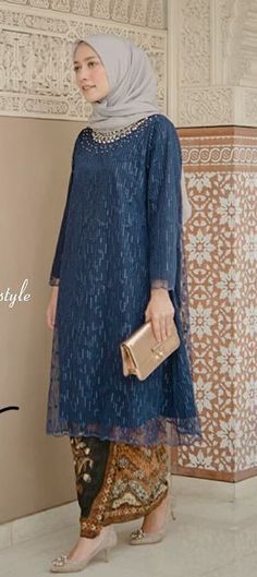 Baju Kurung Fashion Modern, Kebaya Tunik Brokat, Tunik Brokat, Kebaya Lamaran, Dress Brokat Modern, Kondangan Outfit, Kebaya Lace, Kebaya Modern Dress, Batik Kebaya