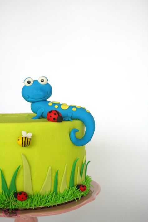 The Happy Lizard Cake Lizard Party, Lizard Cake, Bug Birthday Cakes, Wild Kratts Party, Snake Cakes, Twins Party, Snake Party, Reptile Party, Bug Party