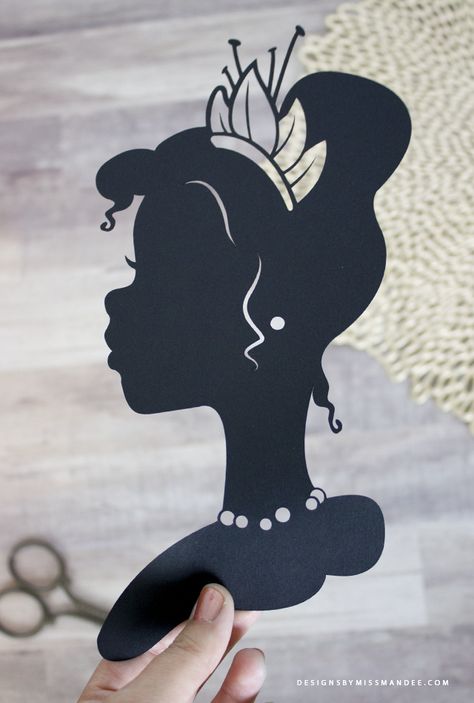 Princess Tiana Silhouette, Princess Silhouette Art, Princess And The Frog Svg Free, Princess And The Frog Silhouette, Disney Bedroom Decor, Princess Tiana Tattoo, Tiana Silhouette, Princesa Tiana Disney, Draw Parrot