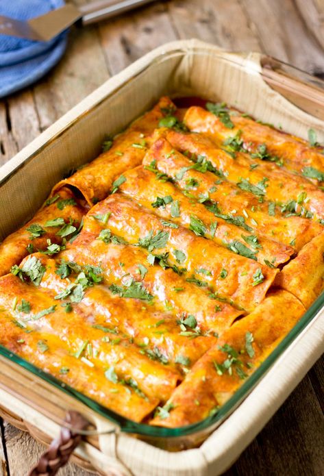 These vegan enchiladas are packed with complex flavors, plenty of nutrition and antioxidants from the black beans, tomatoes, and garlic, et al. Easy Roasted Cauliflower, Vegetarian Tacos Recipes, Vegetarian Quesadilla, Vegan Enchiladas, Black Bean Enchiladas, Vegetarian Tacos, Enchilada Recipes, Easy Vegetarian, Healthy Vegetarian