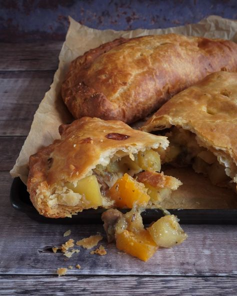 Vegetarian Pasties, Vegetable Pasties, Cornish Pasty, Rough Puff, Pasties Recipes, Rough Puff Pastry, Cornish Pasties, Vegan Pie, British Food