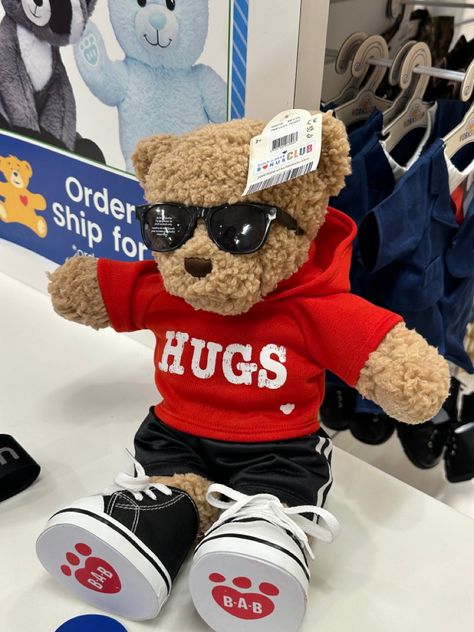 meet oli 💌 Cute Build A Bears Aesthetic, Build A Bear Ideas, Build A Bear Aesthetic, Build A Bear Outfits, Stuff Animals, Teddy Bear Picnic, Cap Decorations, Graduation Cap Decoration, Bear Outfits