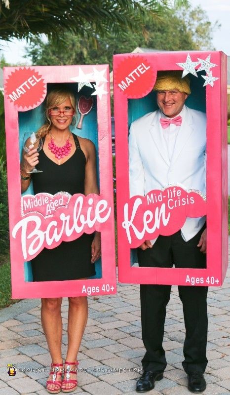 Middle aged Barbie & Ken Halloween costumes for couples Barbie And Ken Costume, Meme Costume, Halloween Costumes Diy Couples, Costume Carnaval, Best Couples Costumes, Hallowen Costume, Homemade Costumes, Idee Cosplay, Last Minute Halloween Costumes