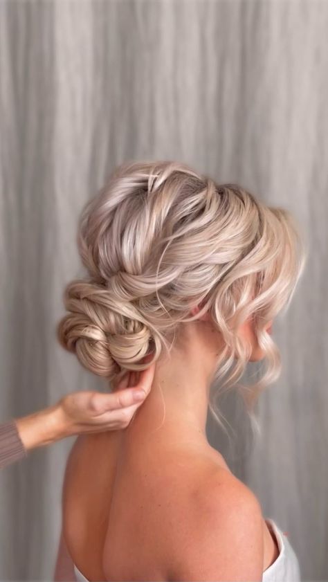 Bride Hairstyles Updo, Free Hairstyle, Bridemaids Hairstyles, Hair Styles Ideas, Wedding Hair Up, Mother Of The Bride Hair, Online Academy, Bridal Hair Updo, Braut Make-up