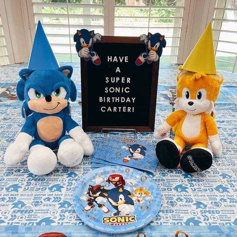 Sonic 3rd Birthday Party, Sonic The Hedgehog Snacks, Girls Sonic Birthday Party, Sonic Birthday Food, Sonic Birthday Party Ideas Boys, Sonic Birthday Party Food Ideas, Sonic Party Food, Sonic Themed Food, Sonic Party Games