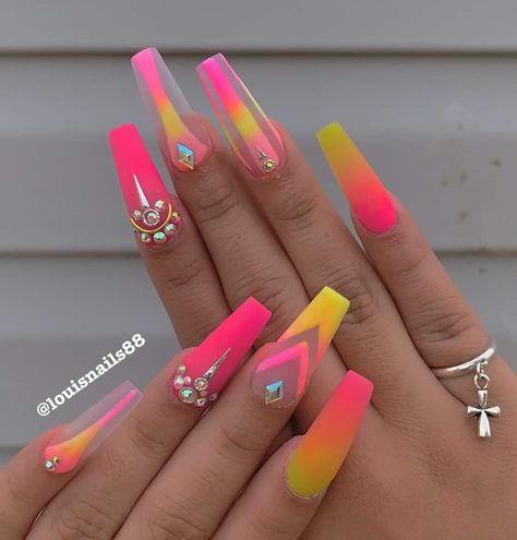 Summer Nail Inspo Coffin Simple, Neon Acrylic Nails Designs, Neon Nail Ideas Bright Colors, Neon Nails Acrylic, Beach Nails Art, Spring Nail Design, 2023 Beach, Crazy Nail Designs, Neon Acrylic Nails