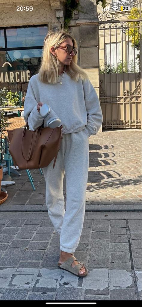 Casual Outfits Blonde Hair, Loungewear Fall Outfits, Casual Fall Outfits Athleisure, Sunny Chilly Day Outfit, Fall Matching Set Outfit, Cute Casual Winter Outfits Aesthetic, Shorts And Baseball Cap Outfit, Comfy Mom Aesthetic, Effortless Beach Outfits