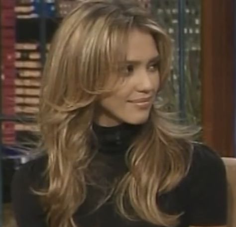 LOVERGIRL;3 jessica alba icons honey 2000s girlfriend material rare Jessica Alba Layered Hair, Jessica Alba Curtain Bangs, Late 2000s Hairstyles, Jessica Alba Hair 90s, Jessica Alba 2000s Hair, Jessica Alba Icons, Jessica Alba Blonde, Jessica Alba Blonde Hair, 2009 Makeup