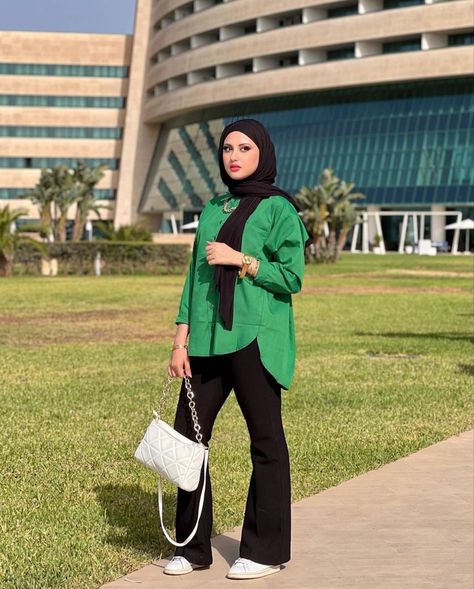 Purple Chemise Outfit, Green Blouse Outfit Hijab, Green Chemise Outfit, Teal Shirt Outfit, Dark Green Top Outfit, Green Blouse Outfit, Hijabi Ootd, Green Shirt Outfits, Green Top Outfit