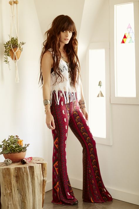 Hippie Costume Diy, Bohemian Autumn, Bohemian Flower, Look Festival, Estilo Hippy, Fest Outfits, Estilo Hippie, Homewear Fashion, Hippie Costume