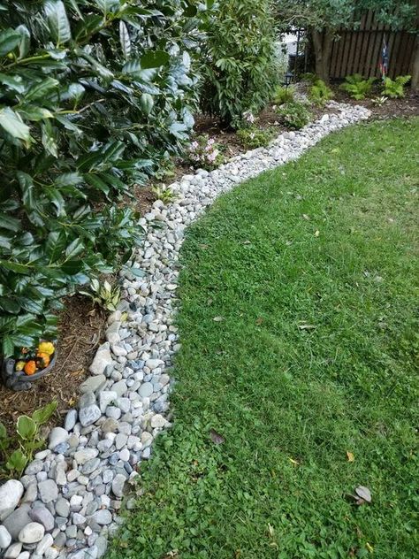 River Rock Edging Landscape, River Rock Garden Edging, River Rock Borders Edging, River Rock Edging, Drain Solutions, Rock Drainage, Corner Patio, Garden Lawn Edging, Tiny Patio