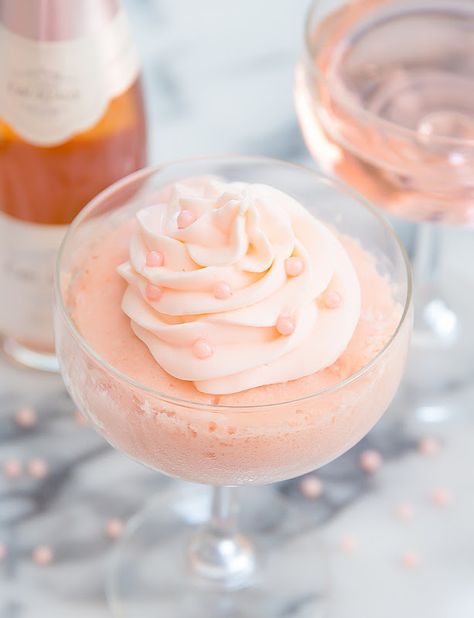 This fluffy cake is flavored with rosé champagne and cooks in the microwave in just 1 minute. You can even cook it directly in the champagne glass! I’ve been enamored with sparkling rosé, brut rosé and rosé champagnes this summer. The lovely blush pink color is just so pretty. So obviously I had to make … Rosé Champagne, Jelly Roll Cake, Sweet Champagne, Easy Bundt Cake, Champagne Cupcakes, Champagne Chocolate, Champagne Cake, Cake Mug, Mug Cakes