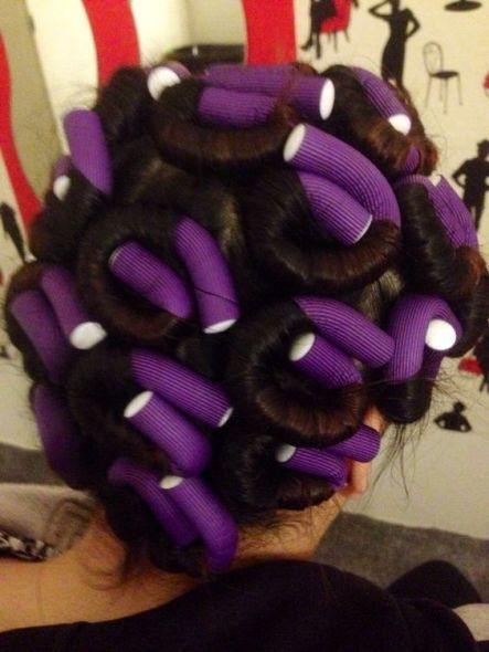 Small Braids With Curls, Diy Hair Waves, Curling Methods, Rollers Tutorial, Bendy Rollers, Hair Rollers Tutorial, Headband Curls, Heartless Curls, No Heat Hair